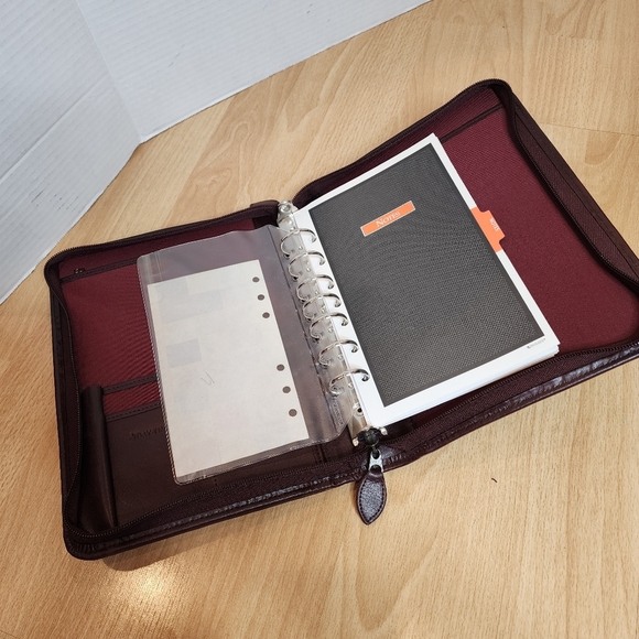Day Timer Brown Leather Zipper Planner 7 Ring - Picture 15 of 16